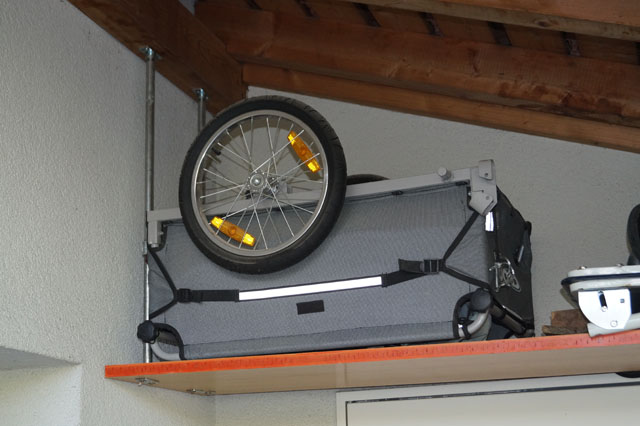 Hornissennestgrnung in Veloanhnger